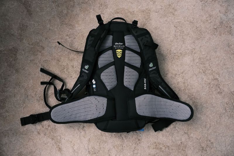 Batoh Deuter Attack 20l - integrovaný chránič SAS-TEC, zánovní