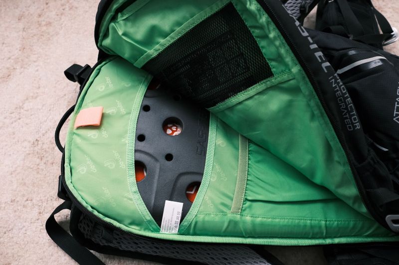 Batoh Deuter Attack 20l - integrovaný chránič SAS-TEC, zánovní