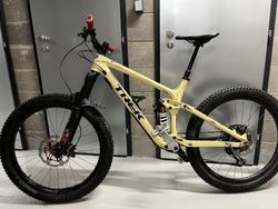 Enduro bike TREK REMEDY 9.8, M/L – full karbon, custom lak, top výbava