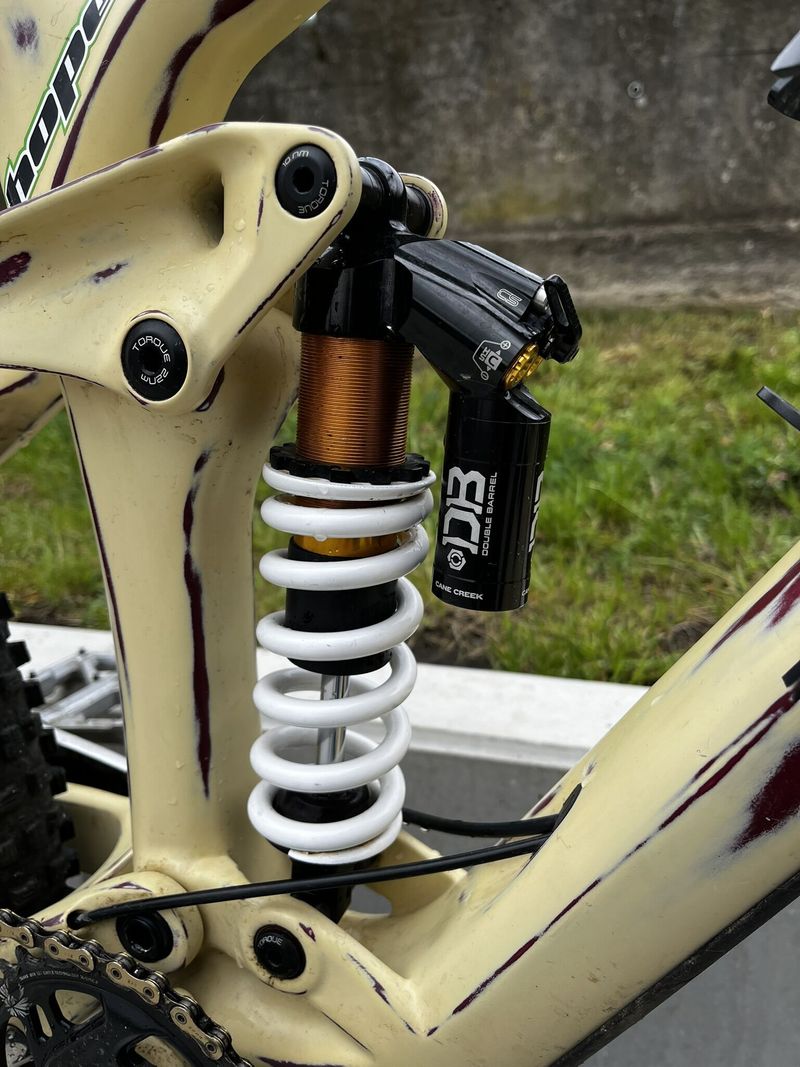 Enduro bike TREK REMEDY 9.8, M/L – full karbon, custom lak, top výbava