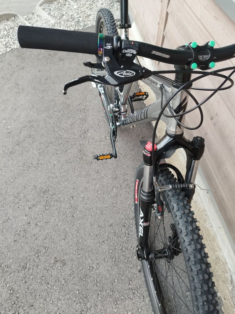 Horské kolo Specialized Stumpjumper M4 stříbrná