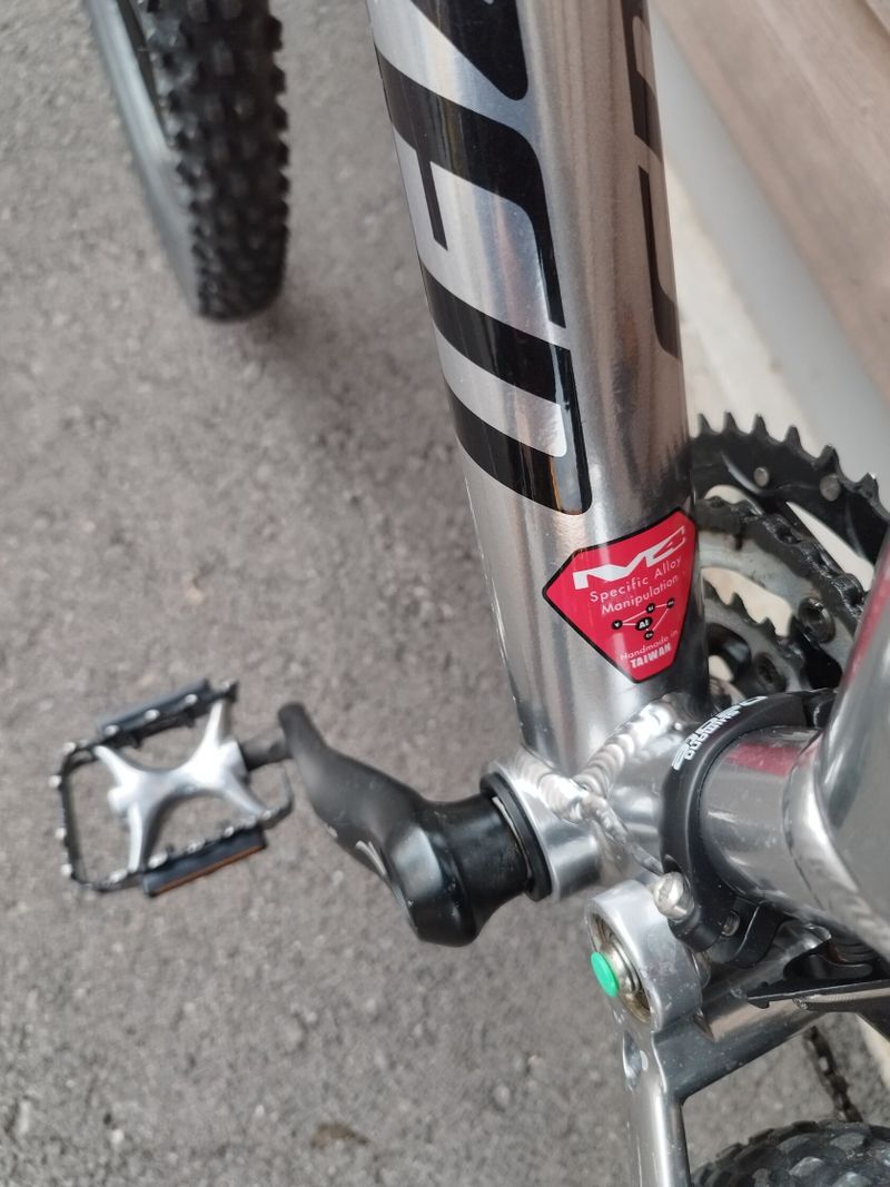 Horské kolo Specialized Stumpjumper M4 stříbrná