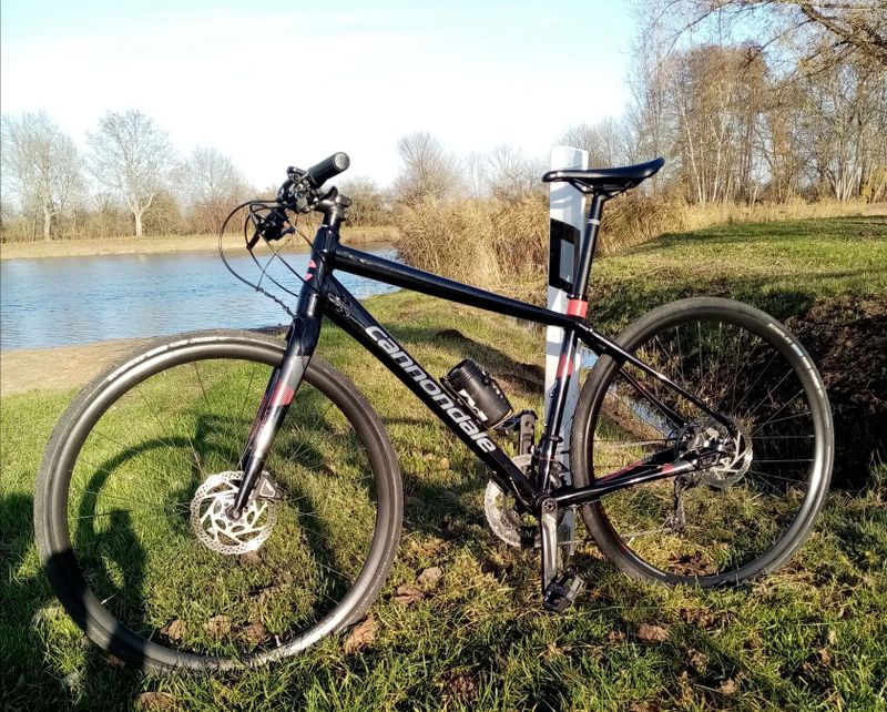 Cannondale - Gravel, fitness, silniční kolo, sada Shimano "105" Kotouče brzdy, vel. M/L