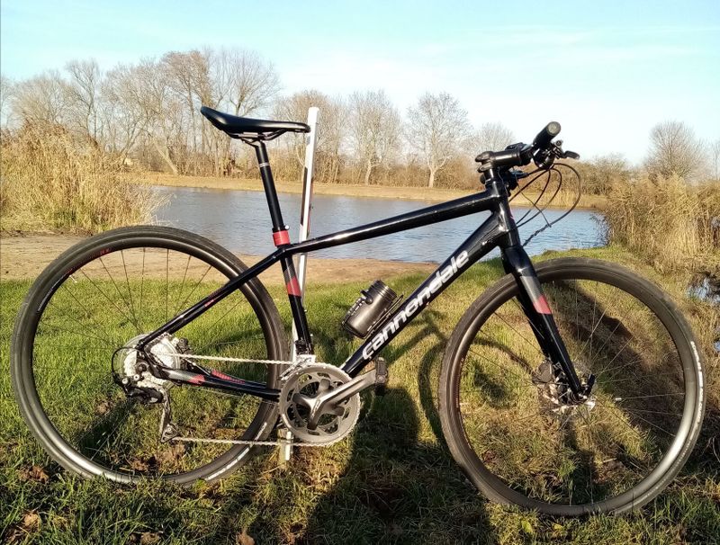 Cannondale - Gravel, fitness, silniční kolo, sada Shimano "105" Kotouče brzdy, vel. M/L