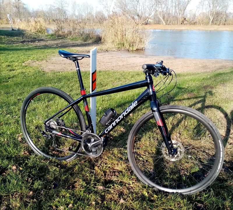 Cannondale - Gravel, fitness, silniční kolo, sada Shimano "105" Kotouče brzdy, vel. M/L