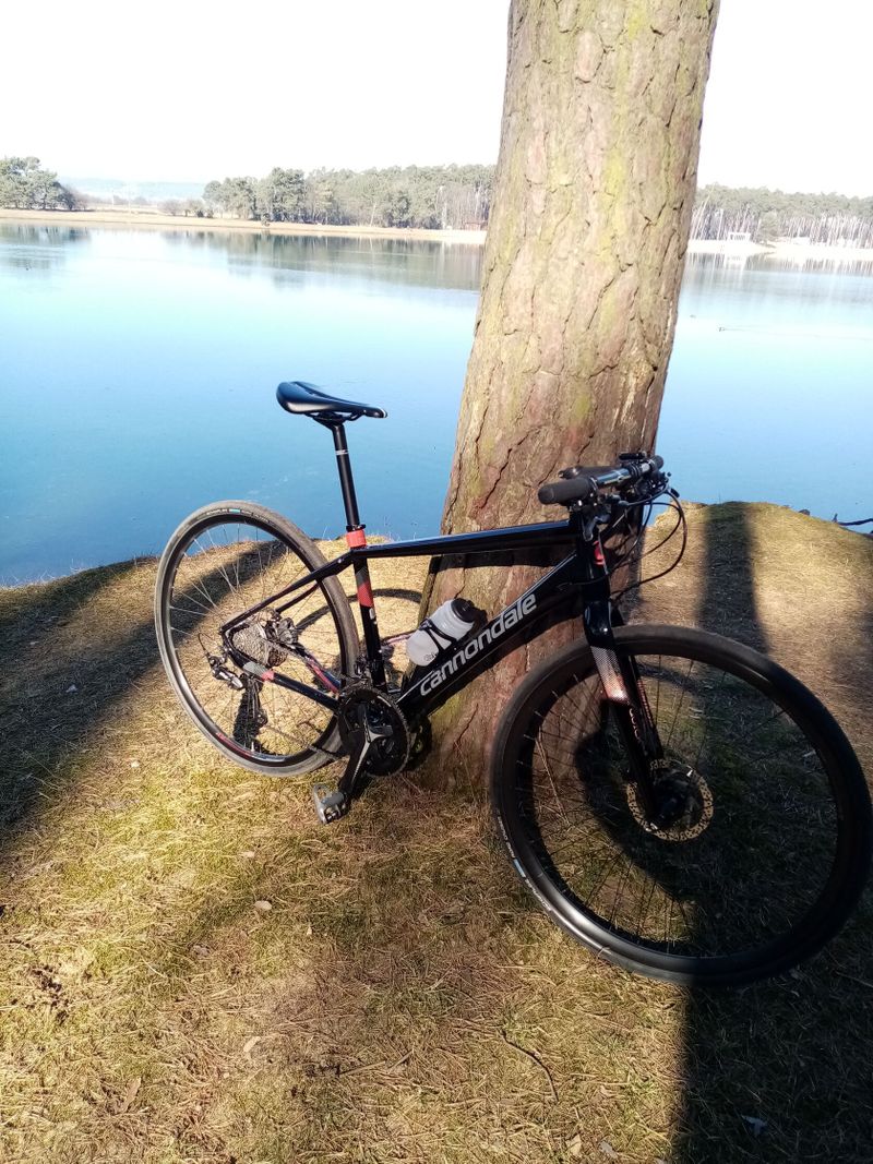 Cannondale - Gravel, fitness, silniční kolo, sada Shimano "105" Kotouče brzdy, vel. M/L