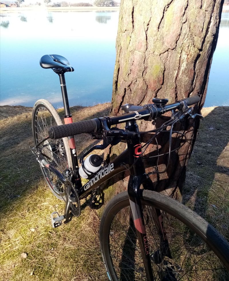 Cannondale - Gravel, fitness, silniční kolo, sada Shimano "105" Kotouče brzdy, vel. M/L