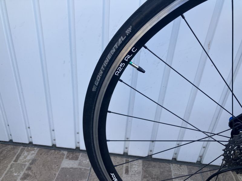 MALÉ SILNIČNÍ KOLO SPECIALIZED