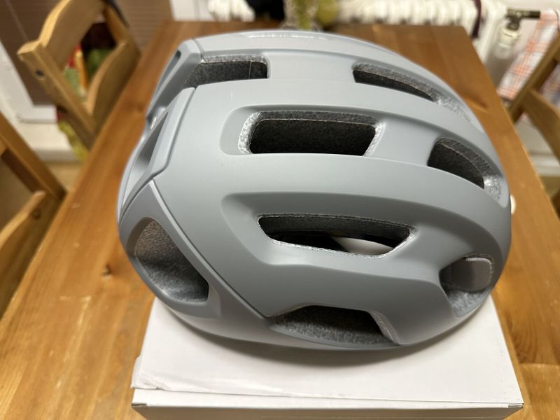 POC Ventral Air MIPS šedá, velikost L, nový model 2025, NEPOUŽITÁ