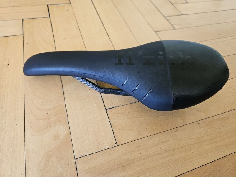 Sedlo Fizik Tundra M1 carbon 