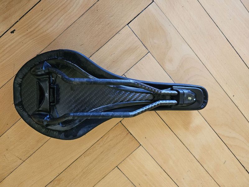 Sedlo Fizik Tundra M1 carbon 