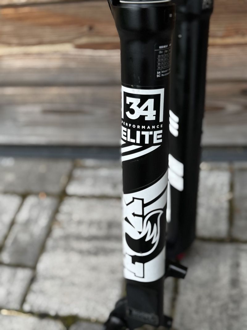 Fox 34 performance Elite, Použitá