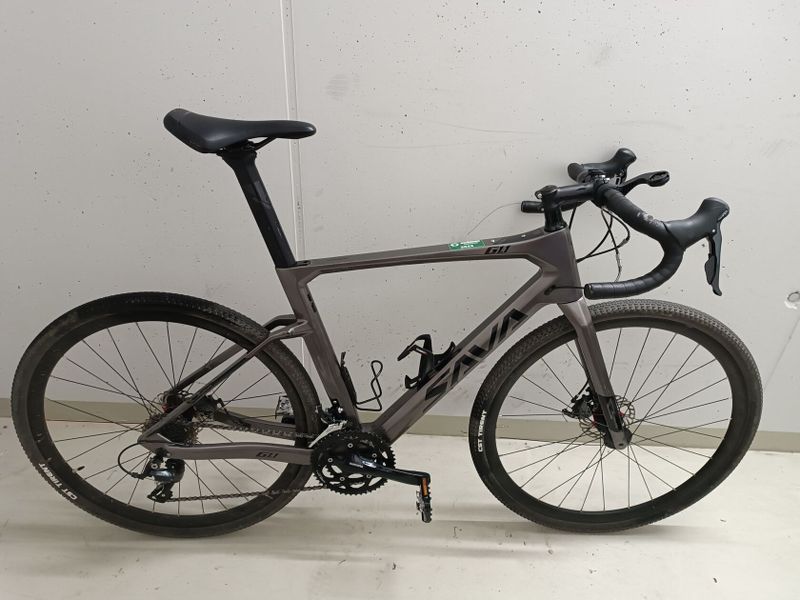 Gravel kolo Sava G1.1 Carbon – rám 56 cm, Shimano, od 11. 5. (stěhování)