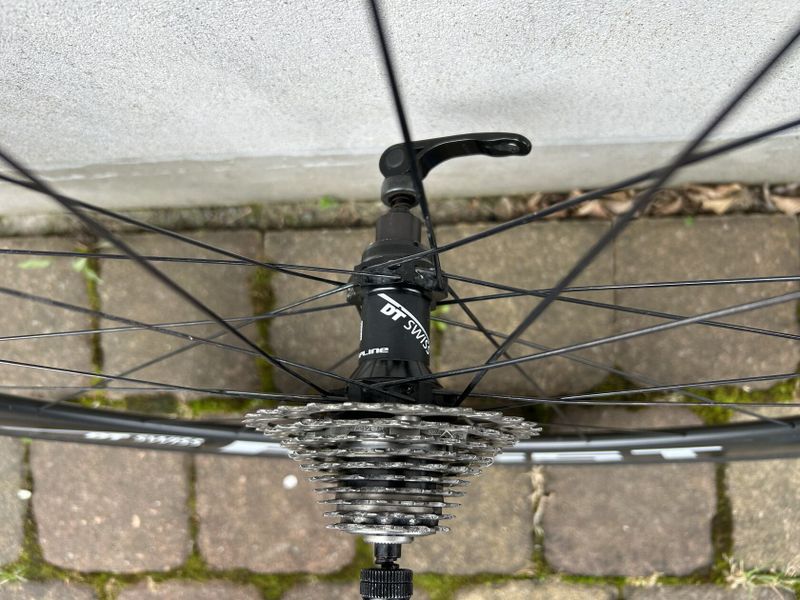 Zapletené karbonové kola DT swiss