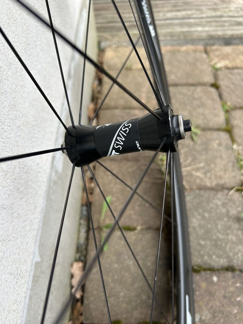 Zapletené karbonové kola DT swiss