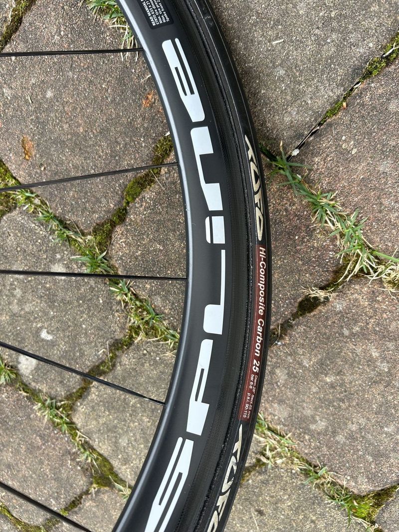 Zapletené karbonové kola DT swiss