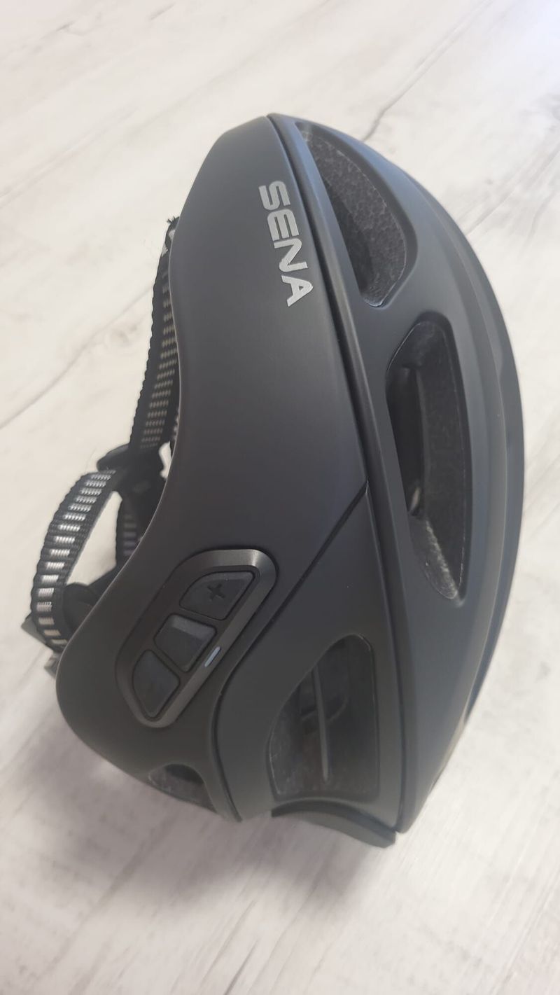 Cyklo přilba SENA s headsetem R1
