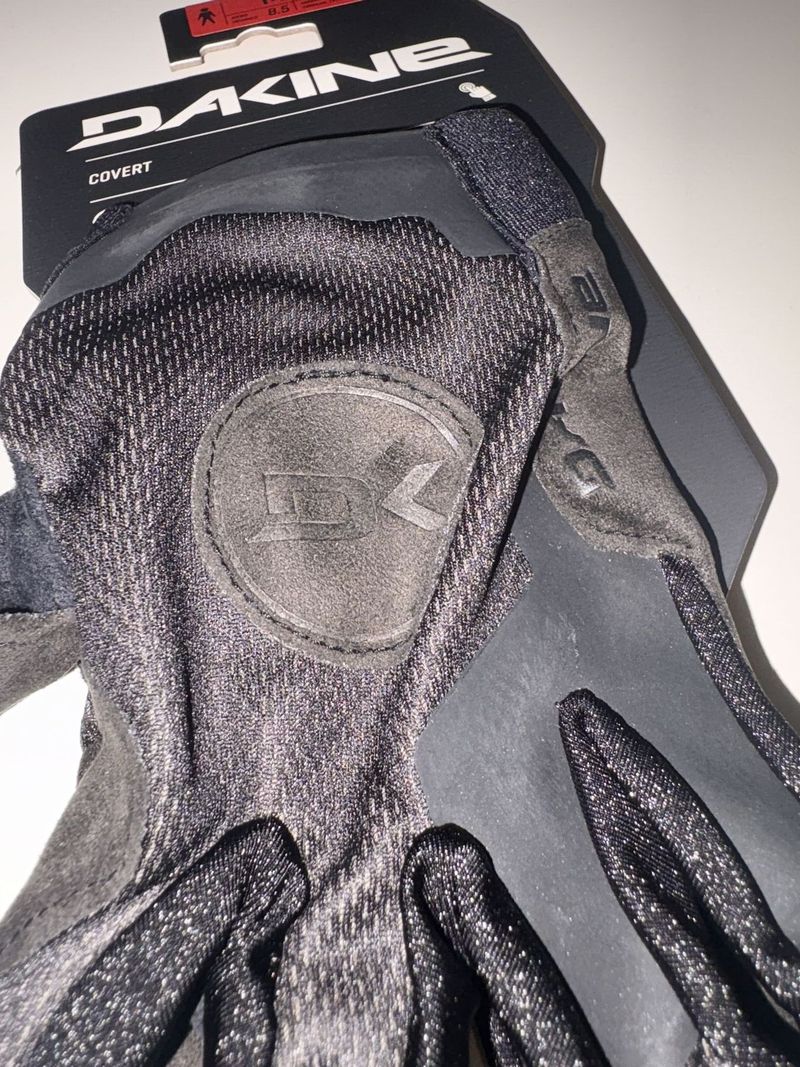 Dakine COVERT rukavice pánské, černá barva, velikost M, 3 páry rukavic k prodeji