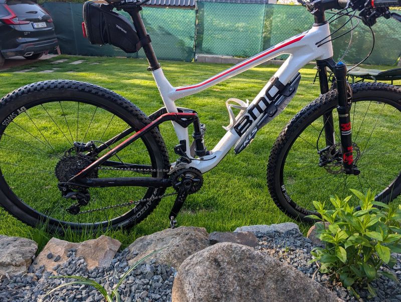 BMC Agonist Two – karbonové celoodpružené XC/Trail kolo, velikost L