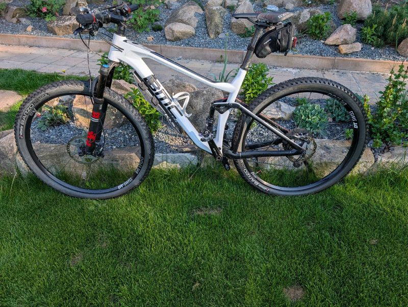 BMC Agonist Two – karbonové celoodpružené XC/Trail kolo, velikost L
