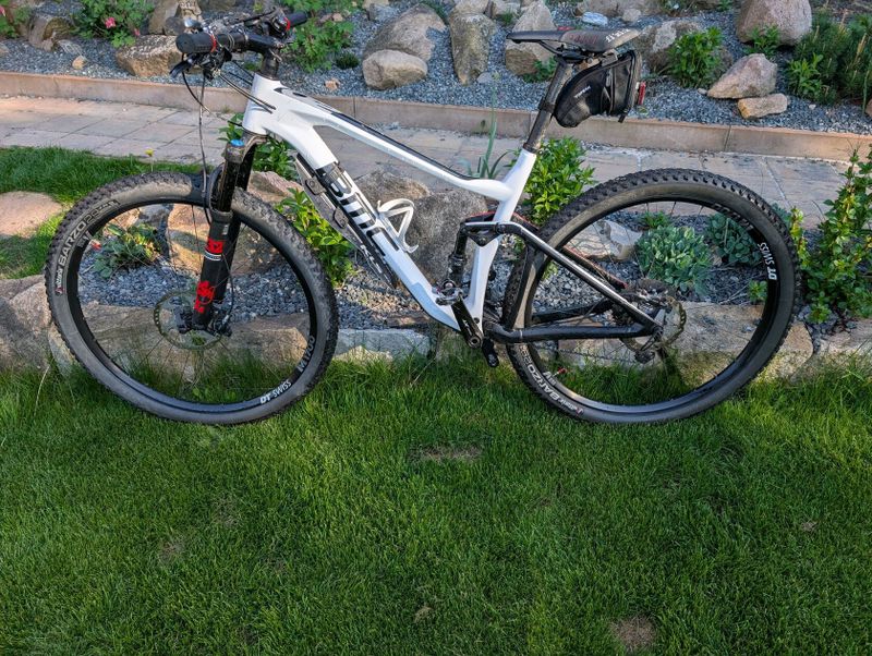BMC Agonist Two – karbonové celoodpružené XC/Trail kolo, velikost L