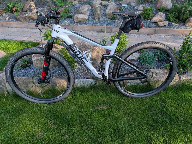 BMC Agonist Two – karbonové celoodpružené XC/Trail kolo, velikost L