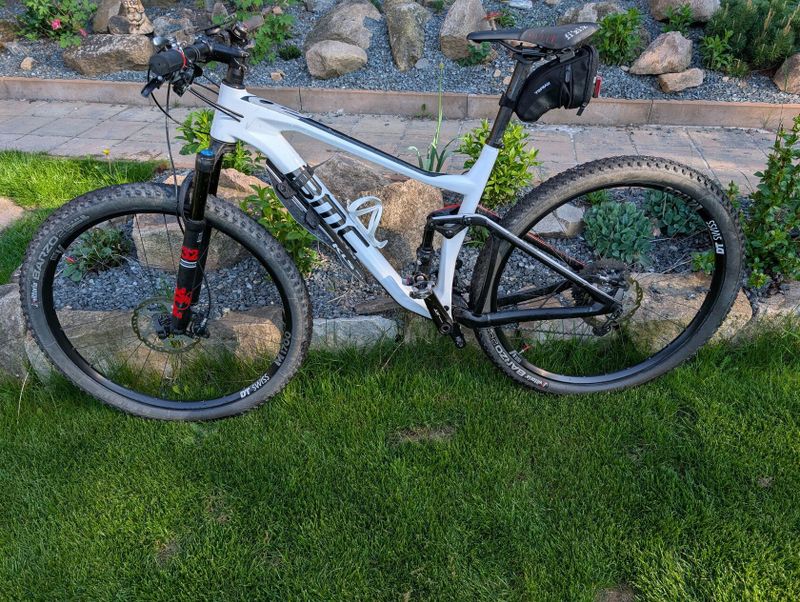 BMC Agonist Two – karbonové celoodpružené XC/Trail kolo, velikost L