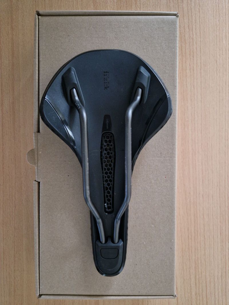 sedlo Fizik Vento Antares R3 Adaptives 140 mm