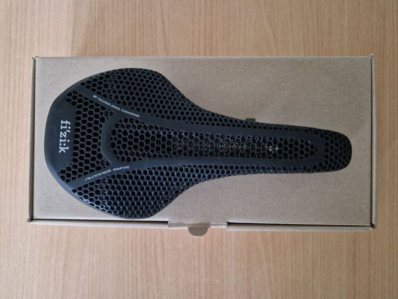 sedlo Fizik Vento Antares R3 Adaptives 140 mm