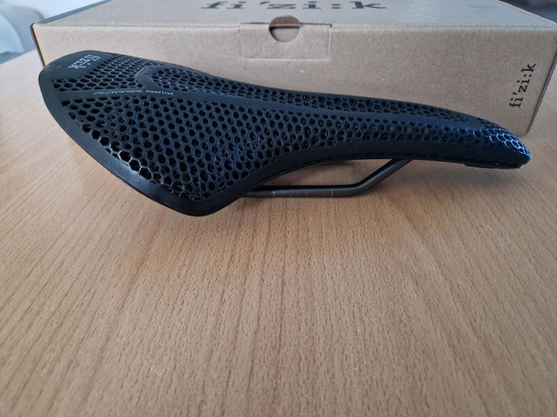 sedlo Fizik Vento Antares R3 Adaptives 140 mm
