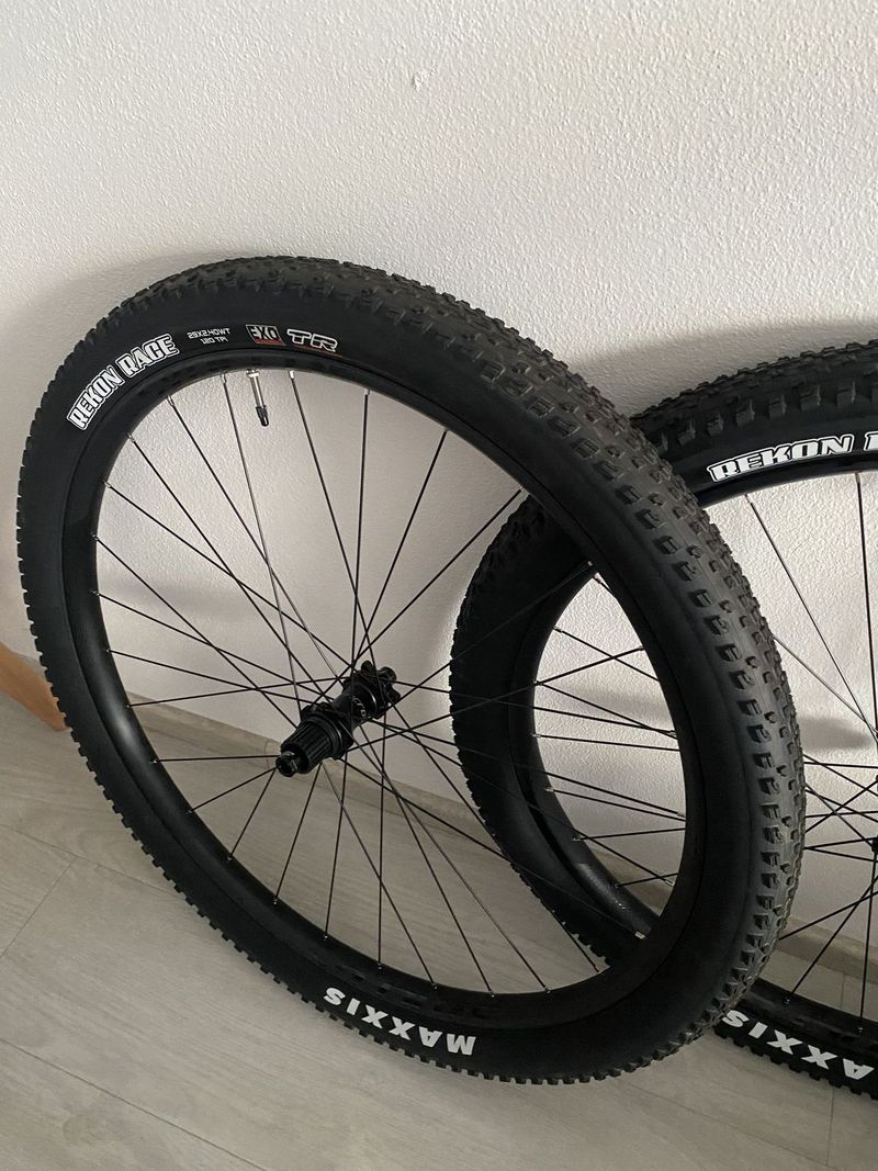 Syncros Silverton 2.5-30 6 Bolt, F: 15x110mm, R: 12x148mm, 30mm Tubeless ready rim 28H