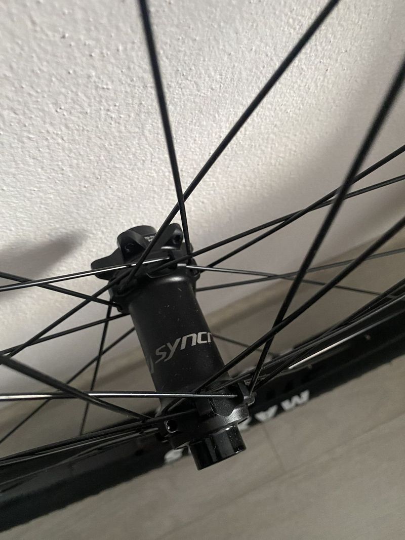 Syncros Silverton 2.5-30 6 Bolt, F: 15x110mm, R: 12x148mm, 30mm Tubeless ready rim 28H