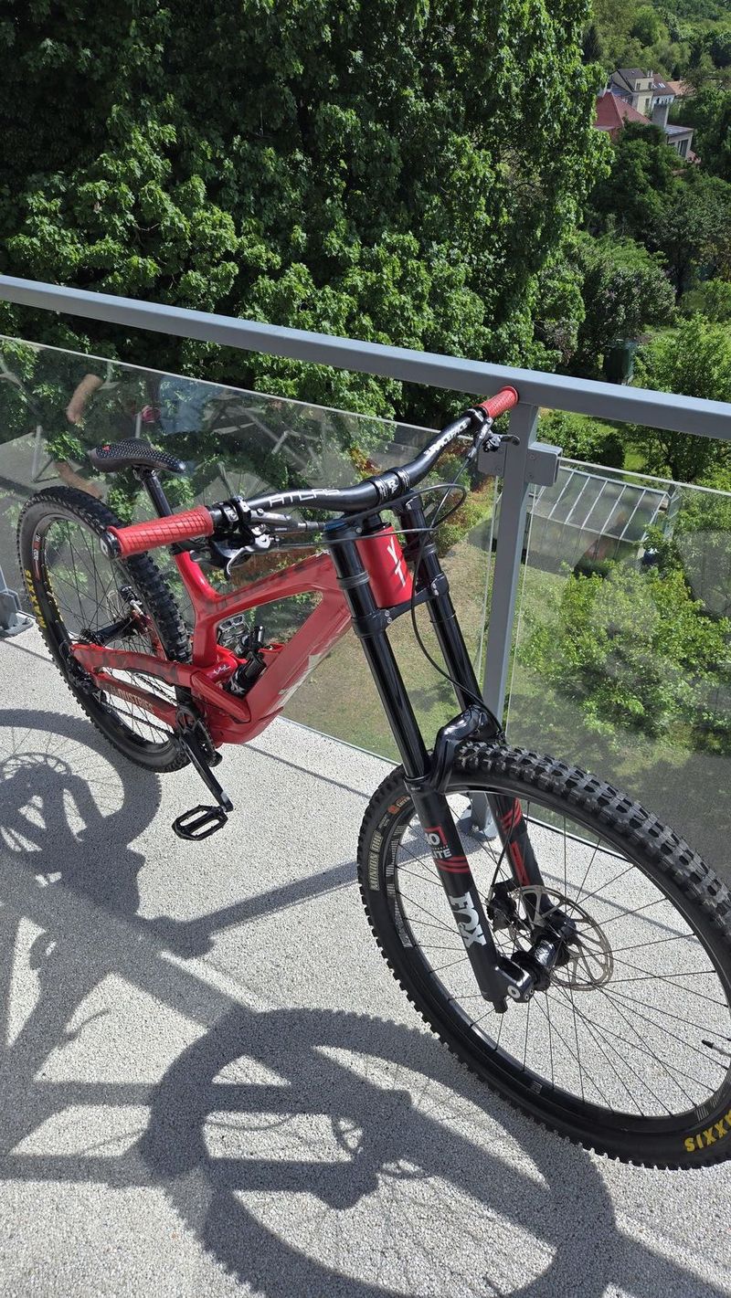 YT Tues 29, vel. L (180-195 cm cca)