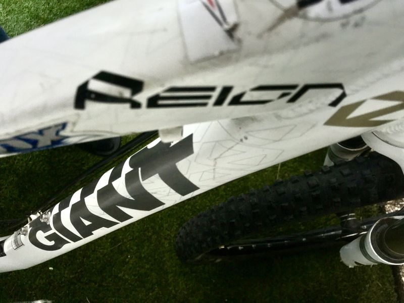celoodpružené kolo Giant Reign 26" M