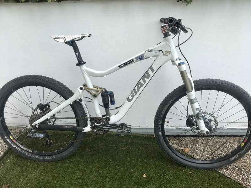 celoodpružené kolo Giant Reign 26" M