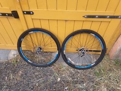 Zapletená kola Bontrager 