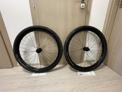 Horská kola Bontrager Kovee Comp TLR Boost 29˝ s bezdušovými pláštěmi XR2 Team Issue TLR