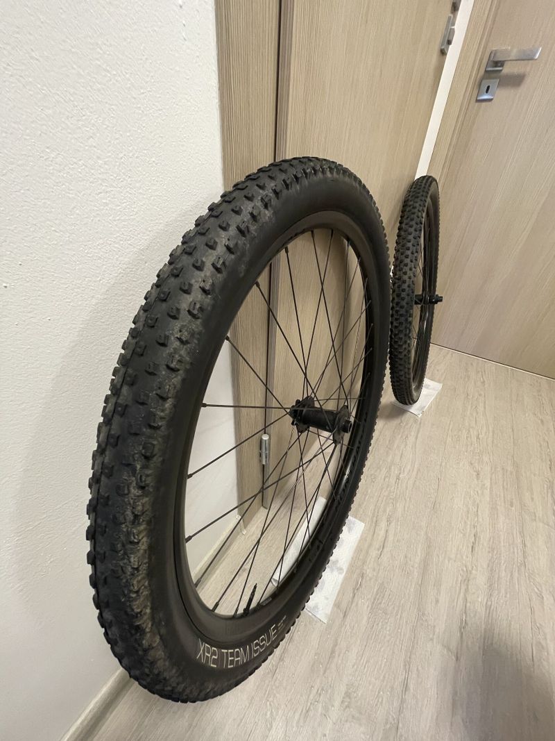 Horská kola Bontrager Kovee Comp TLR Boost 29˝ s bezdušovými pláštěmi XR2 Team Issue TLR