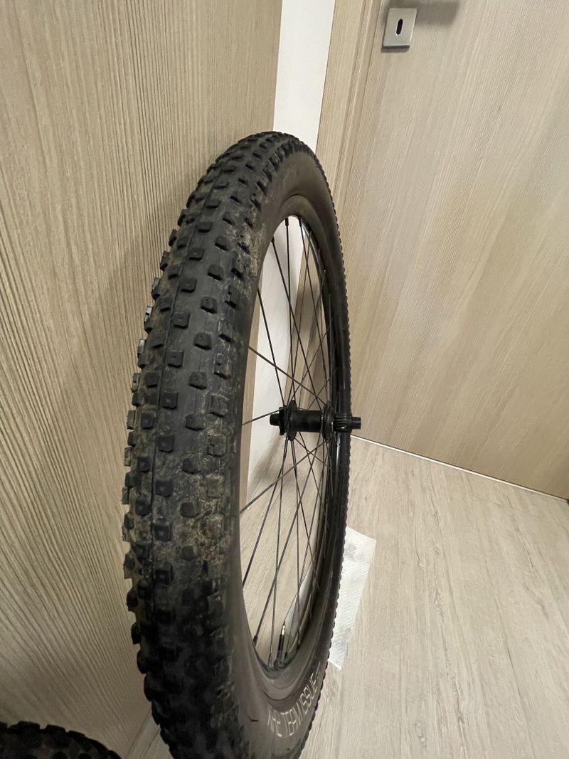 Horská kola Bontrager Kovee Comp TLR Boost 29˝ s bezdušovými pláštěmi XR2 Team Issue TLR