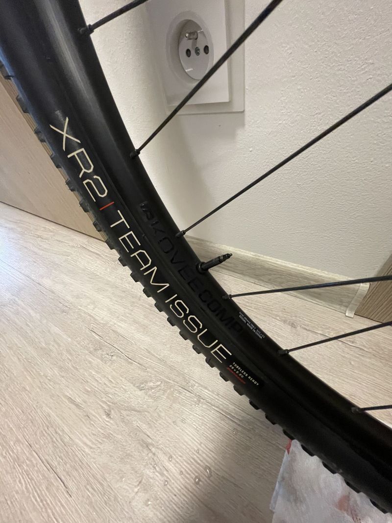 Horská kola Bontrager Kovee Comp TLR Boost 29˝ s bezdušovými pláštěmi XR2 Team Issue TLR