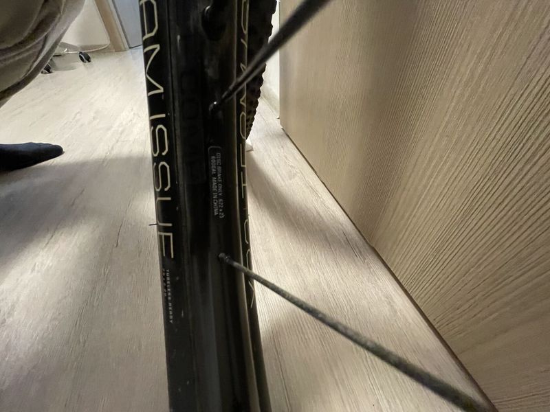 Horská kola Bontrager Kovee Comp TLR Boost 29˝ s bezdušovými pláštěmi XR2 Team Issue TLR