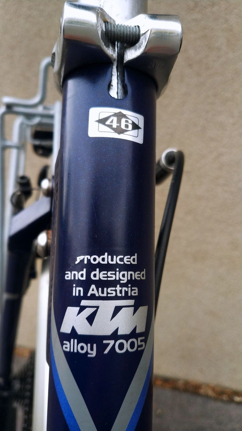 Špičkově osazené celoodpružené dámské městské kolo KTM Life Comfort