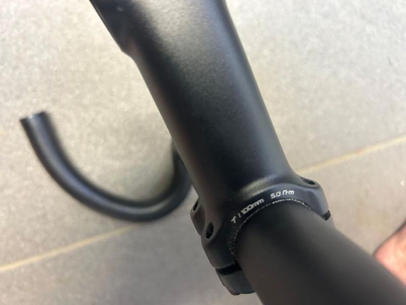 Řidítka a představec Specialized