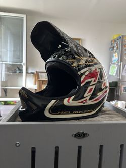Troy Lee Designs D2 Carbon