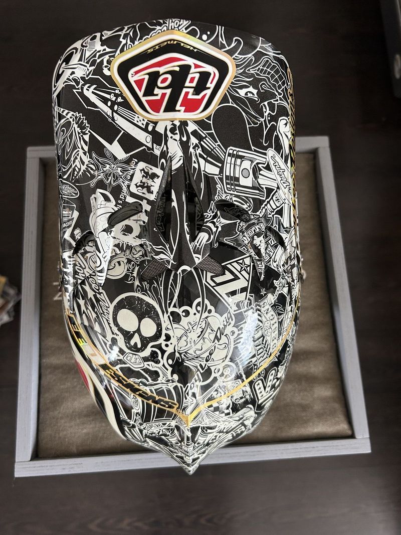 Troy Lee Designs D2 Carbon