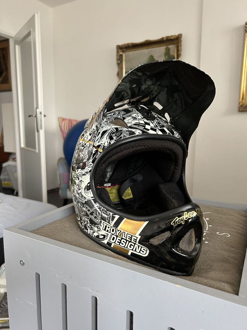 Troy Lee Designs D2 Carbon