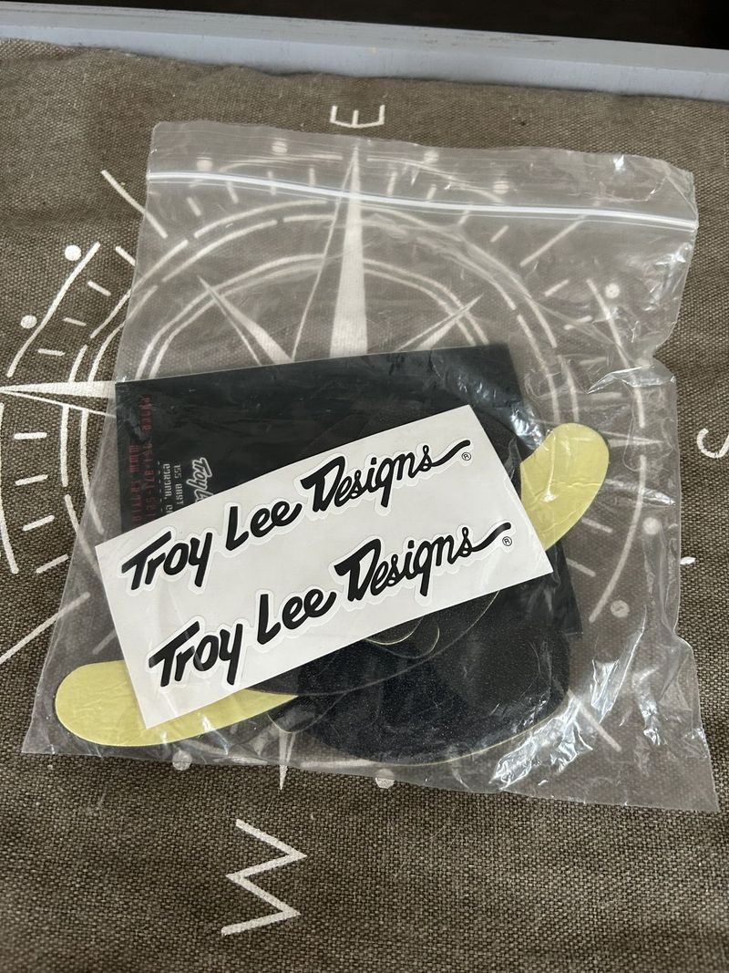 Troy Lee Designs D2 Carbon