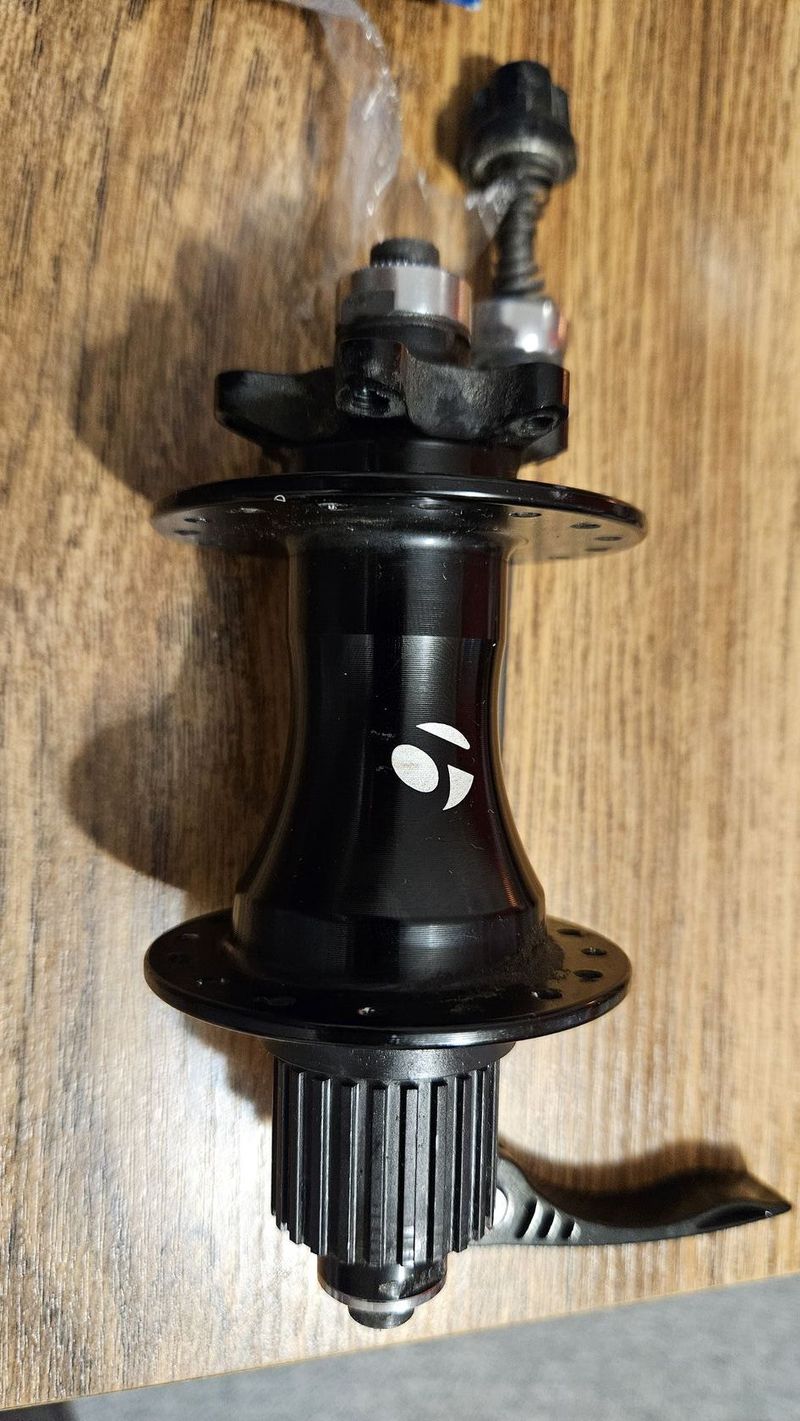 Náboj bontrager boost 141mm pro trek x-caliber