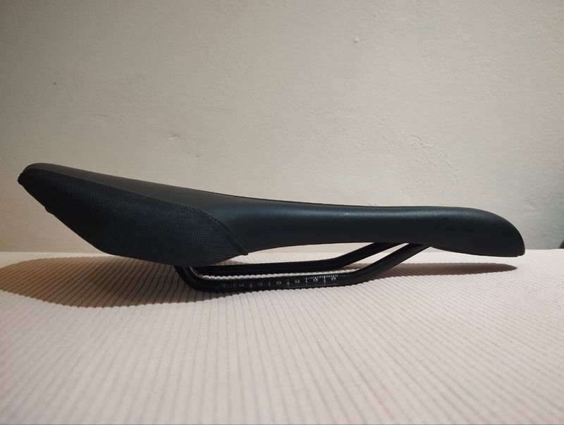 Sedlo dámské - Fizik Luna X5 Regular Black 145mm