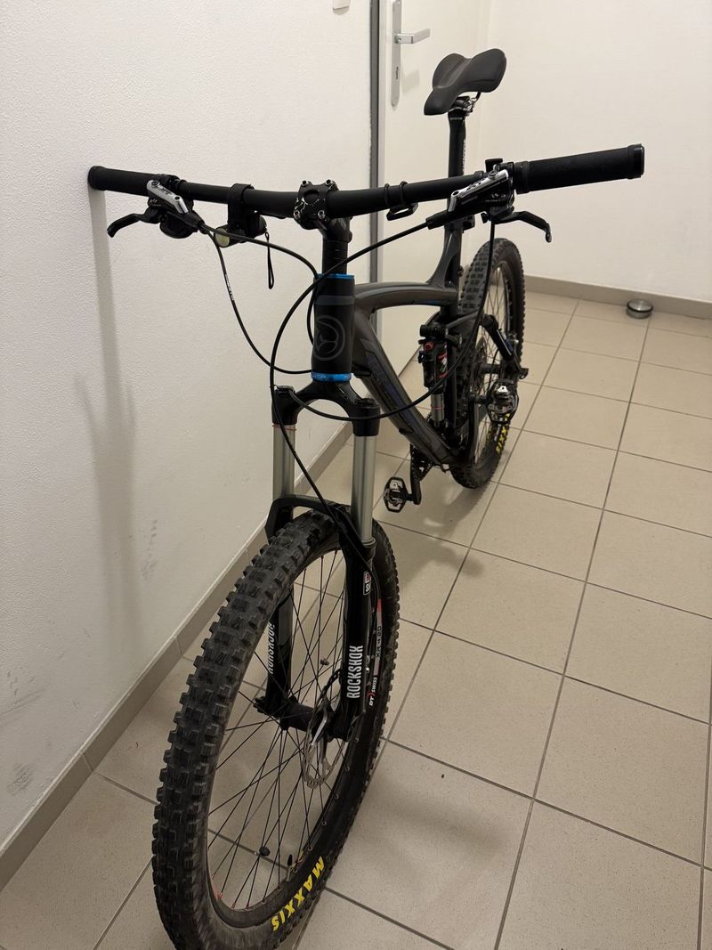 Celoodpružené horské kolo GHOST AMR Plus 7500 – 150 mm zdvihu, špičková výbava (velikost 52 cm / 20,